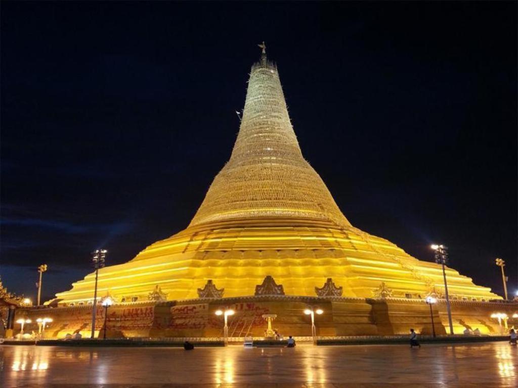 Star World Hotel Naypyidaw Exteriör bild