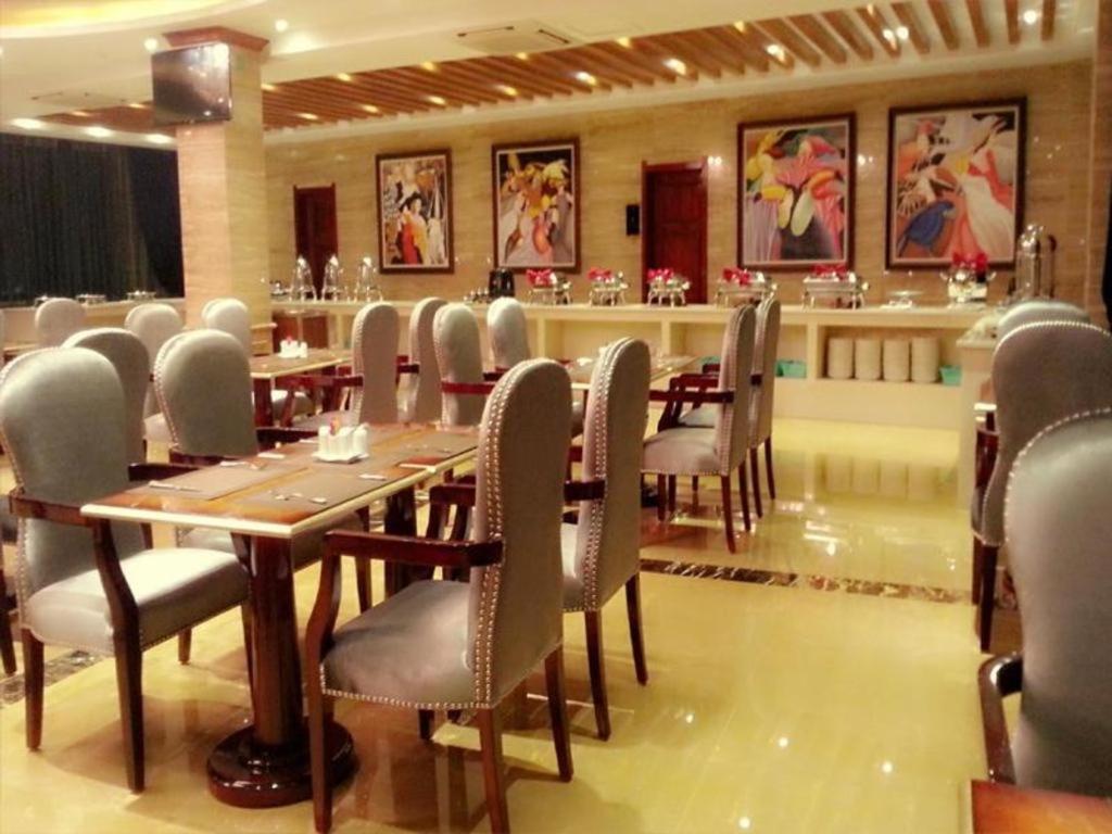 Star World Hotel Naypyidaw Exteriör bild