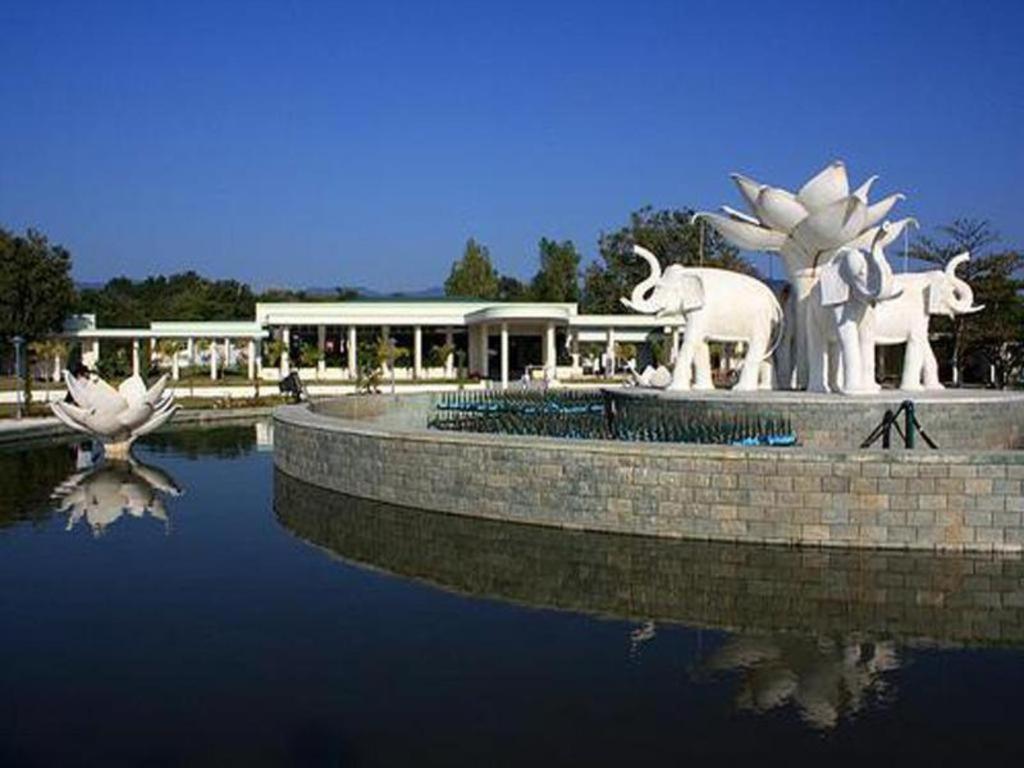 Star World Hotel Naypyidaw Exteriör bild